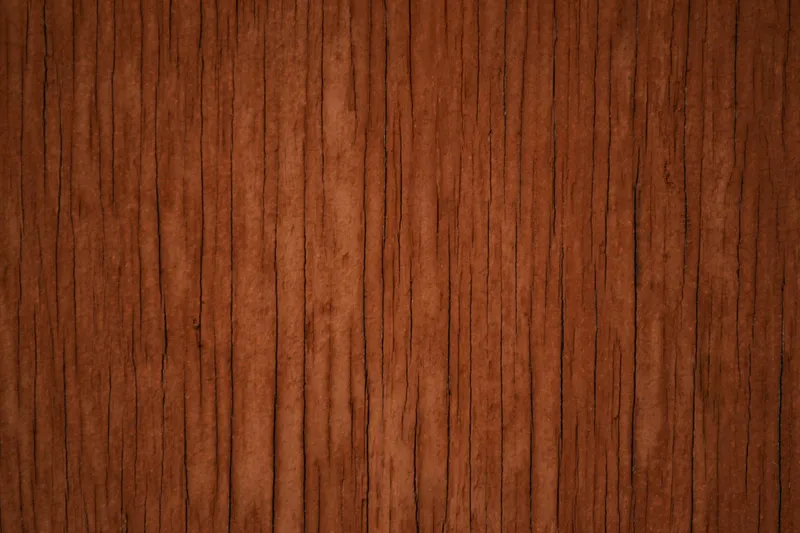 Madera con sellador tapaporos, veta natural